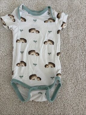 Kyte Baby One-Piece Bodysuit in White with Hedgehog Print